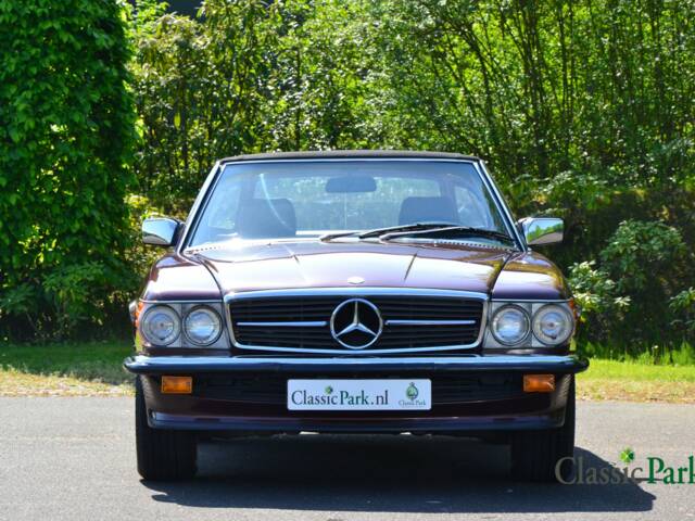Mercedes-Benz 560 SL