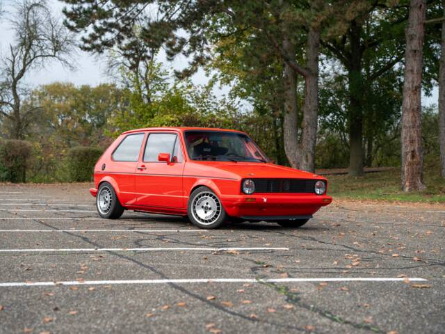 Immagine 1/61 di Volkswagen Golf Mk I GTI Pirelli 1.8 (1983)