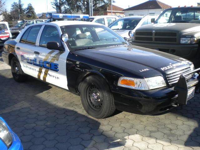 Image 1/9 of Ford Crown Victoria (1999)