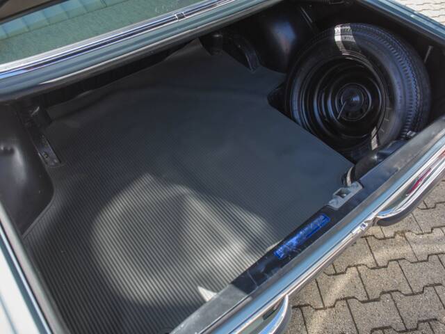 Mercedes-Benz 220