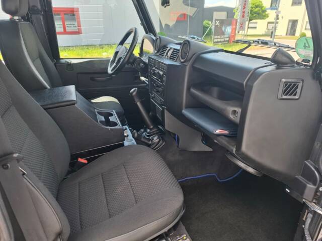 Land Rover Defender 110