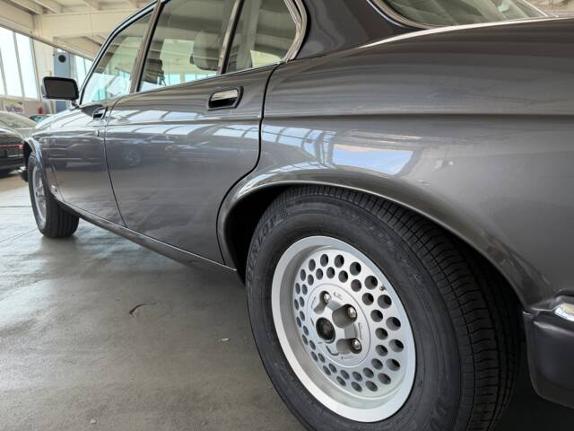 Jaguar XJ 12
