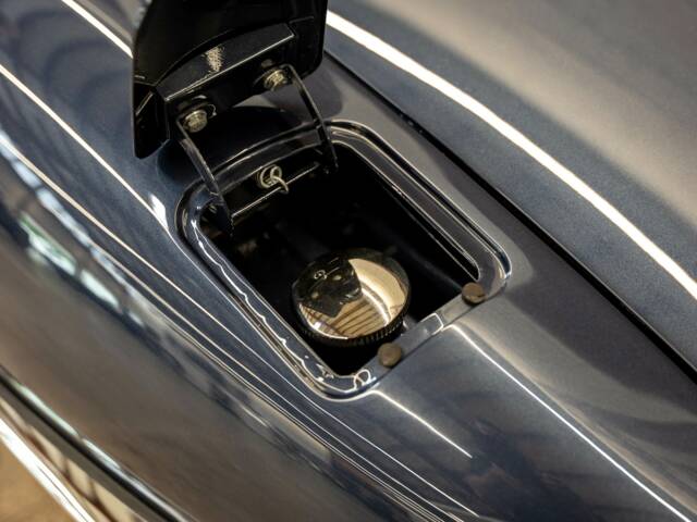Jaguar E-Type 3.8