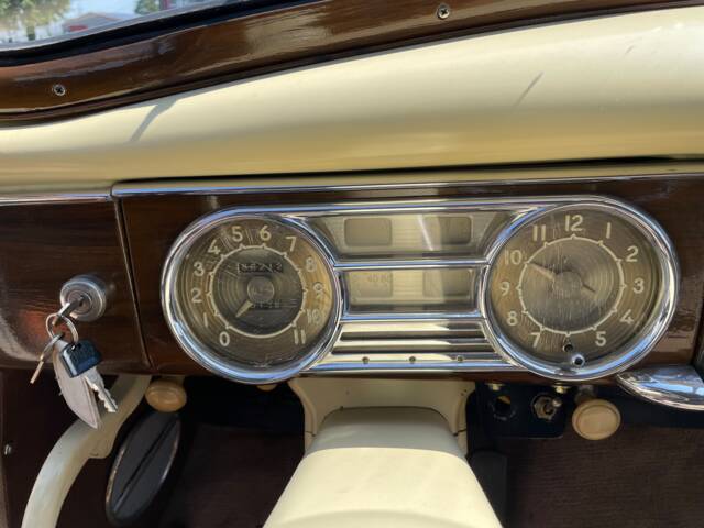 Packard Deluxe Eight Club Sedan