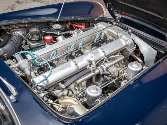 Aston Martin DB 4