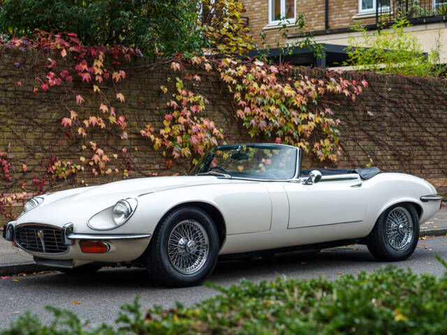 Image 1/21 of Jaguar E-Type V12 (1973)