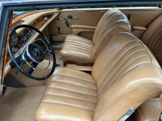 Mercedes-Benz 220 SE b