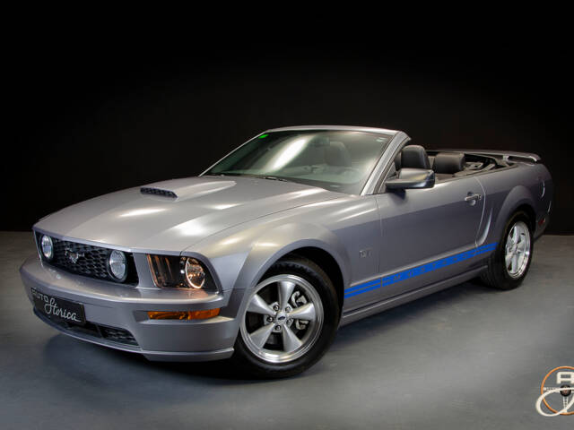 Immagine 1/27 di Ford Mustang GT (2005)