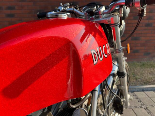 Ducati 750 GT