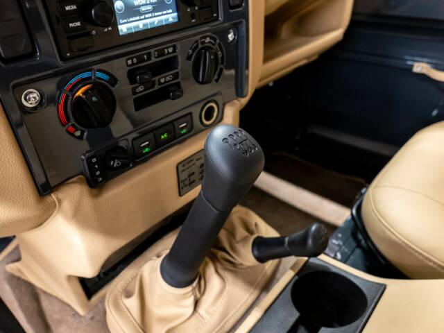 Land Rover Defender 90