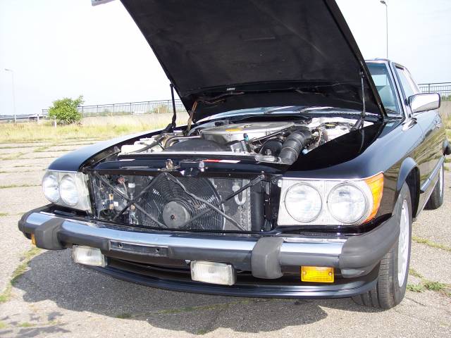 Mercedes-Benz 560 SL