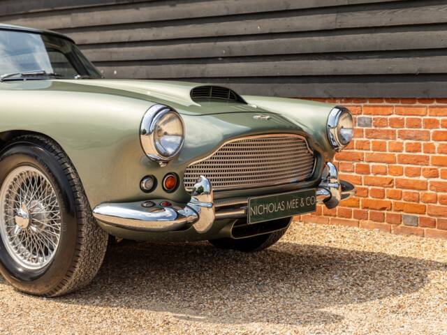 Aston Martin DB 4