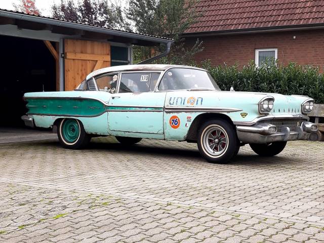 Image 1/24 of Pontiac Chieftain (1958)