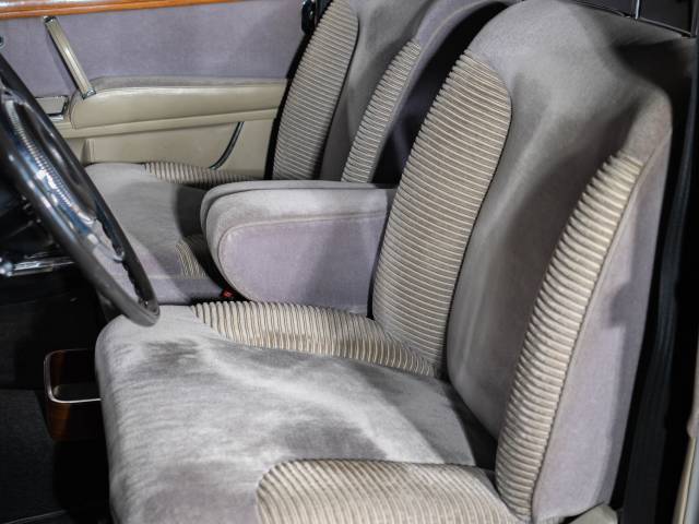 Mercedes-Benz 600