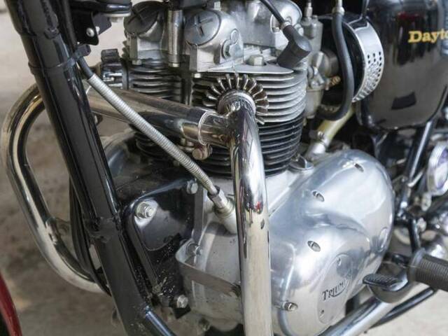 Triumph T 100 R Daytona