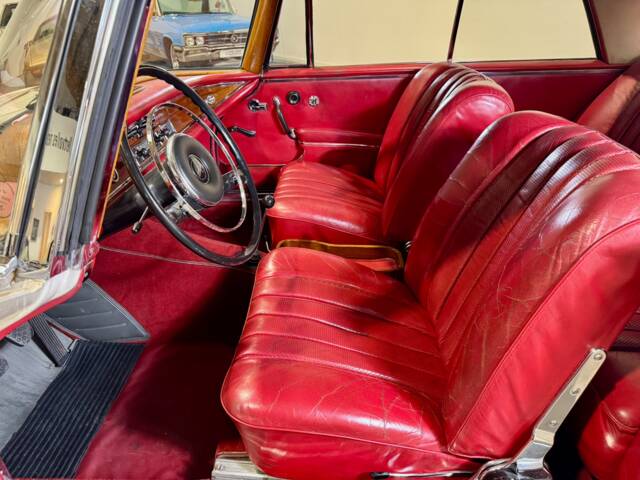 Mercedes-Benz 220 SE b