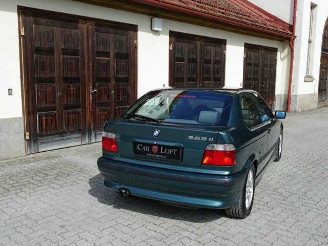 BMW 323ti Compact