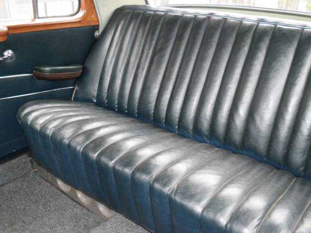Mercedes-Benz 220 S