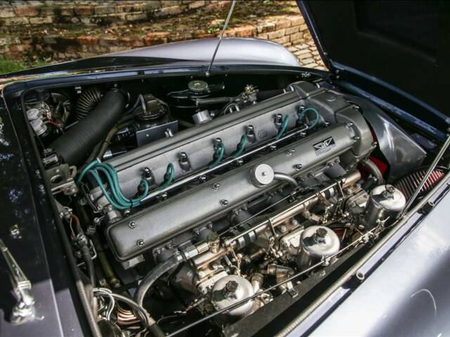 Aston Martin DB 6 Volante