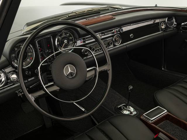 Mercedes-Benz 280 SL