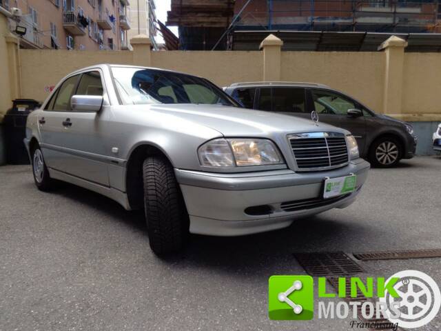 Image 1/10 de Mercedes-Benz C 180 (1998)