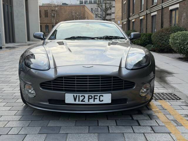 Aston Martin V12 Vanquish S