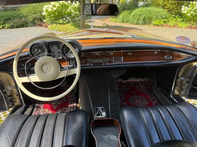 Mercedes-Benz 280 SE
