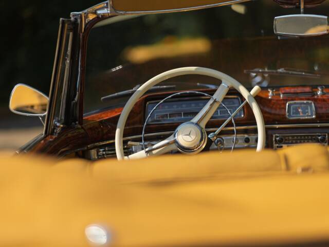 Mercedes-Benz 220 S Cabriolet