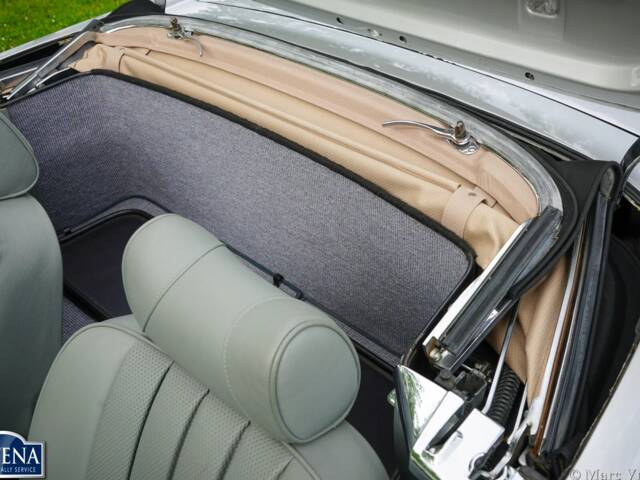 Mercedes-Benz 230 SL