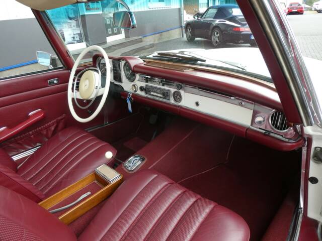 Mercedes-Benz 280 SL