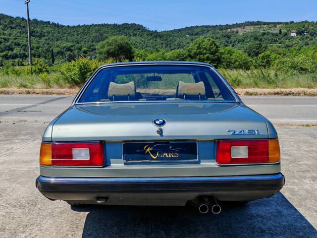 BMW 745i
