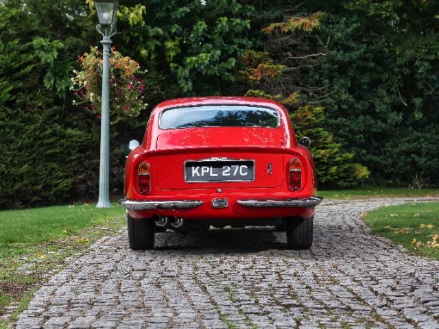 Aston Martin DB 6 Vantage