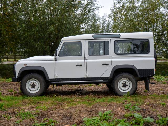 Land Rover Defender 110
