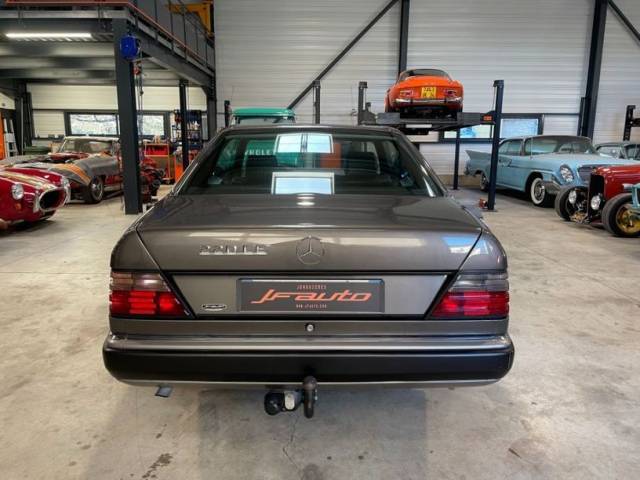 Mercedes-Benz 220 CE