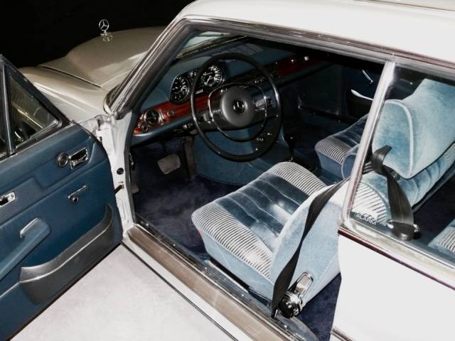 Mercedes-Benz 280 CE