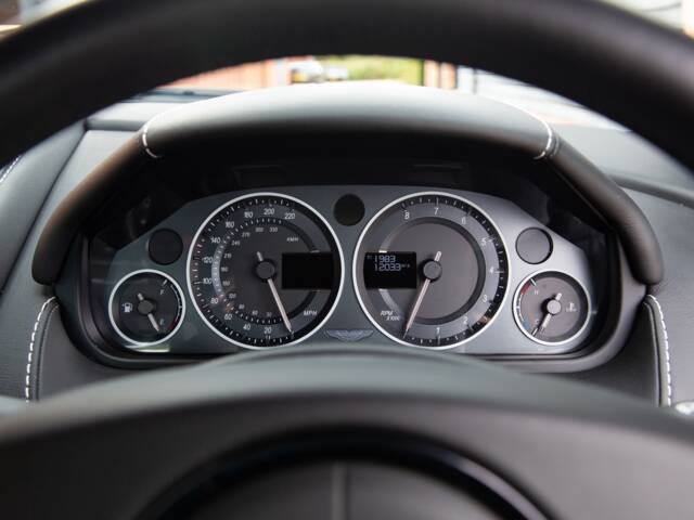 Aston Martin DB 9