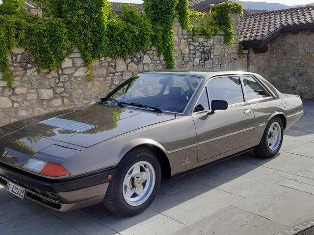 Ferrari 365 GT4 2+2