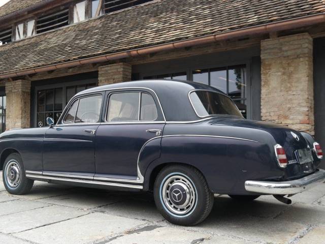 Mercedes-Benz 220 S
