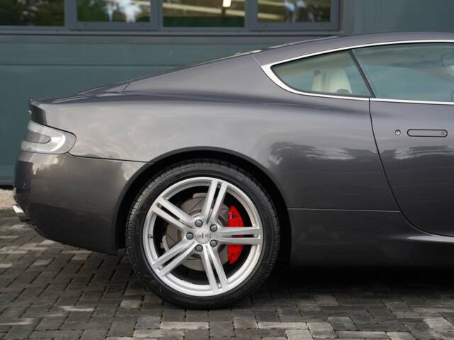 Aston Martin DB 9