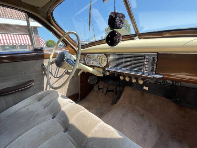 Packard Deluxe Eight Club Sedan