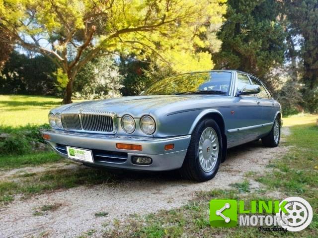 Image 1/28 of Daimler Double Six (1995)