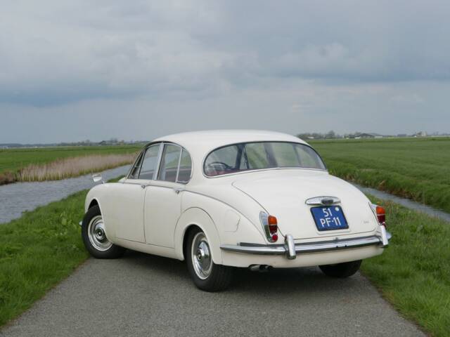 Jaguar 240