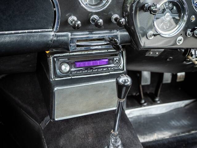 Aston Martin DB 4