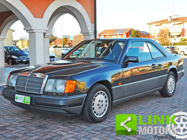 Bild 1/10 von Mercedes-Benz 300 CE (1990)