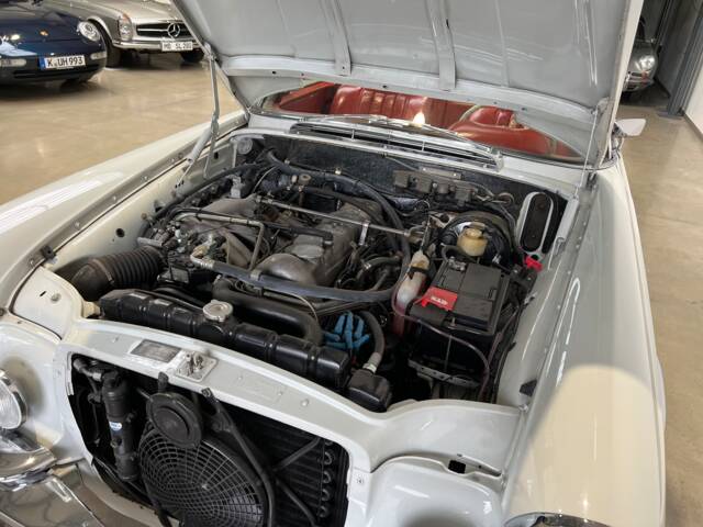 Mercedes-Benz 280 SE
