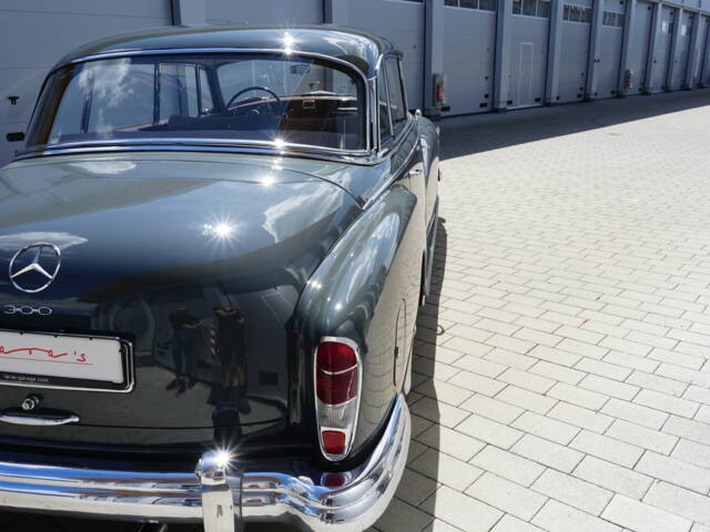 Mercedes-Benz 300 d