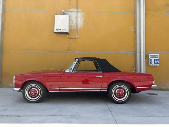 Mercedes-Benz 230 SL