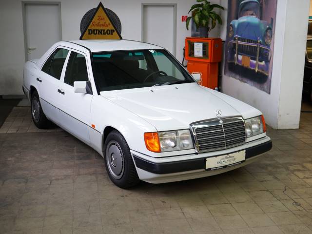 Image 1/35 of Mercedes-Benz 200 E (1990)