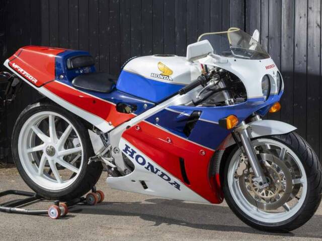 Honda VFR 750R RC 30