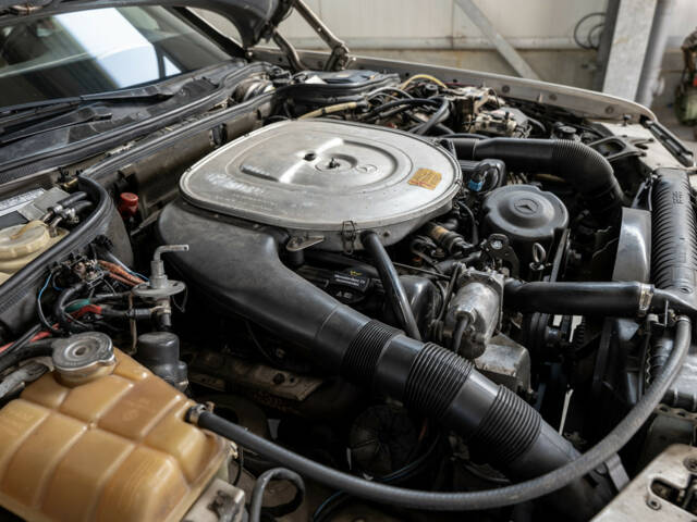 Mercedes-Benz 560 SEC